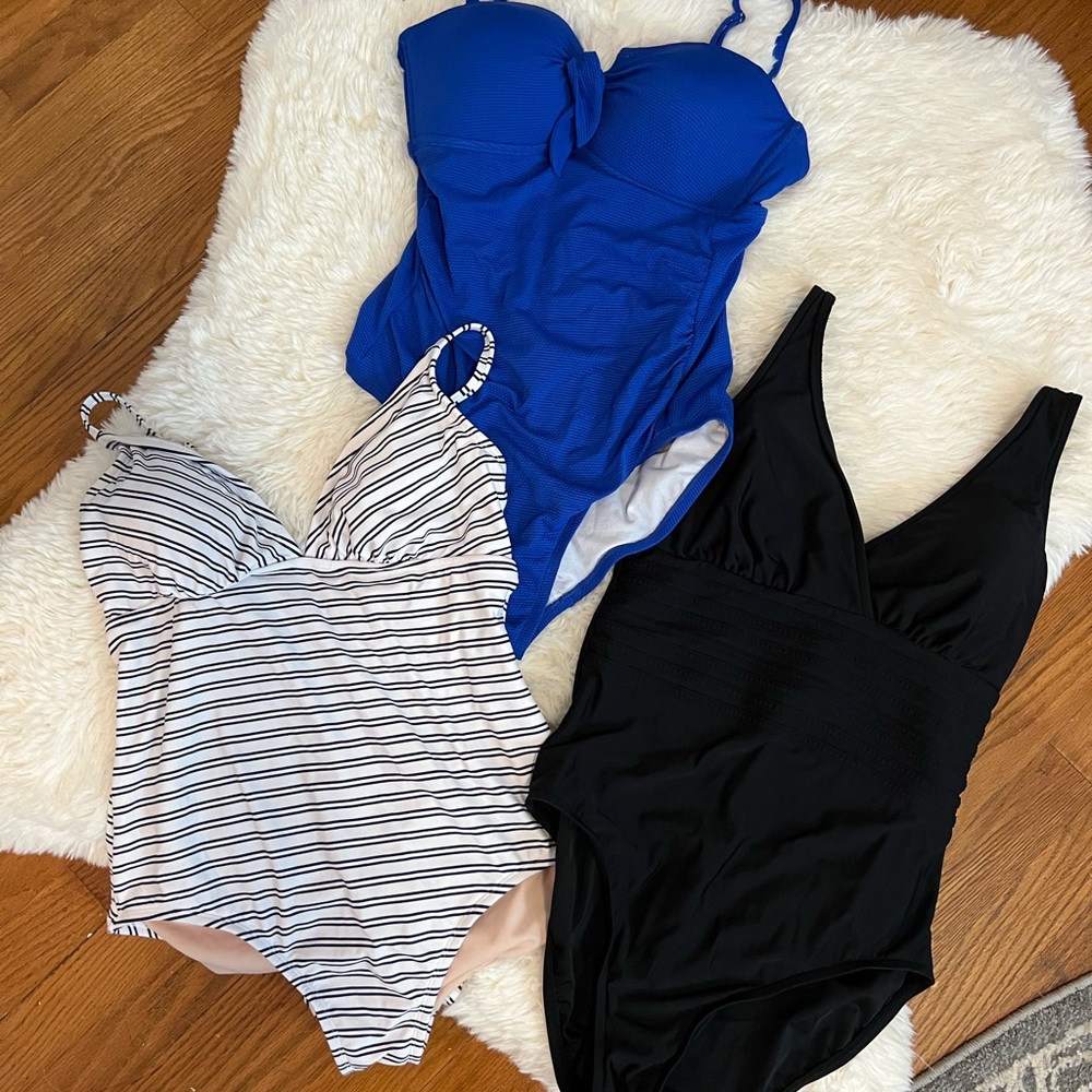 Size L Bathing Suits from Target. Only wore one season. Excellent condition